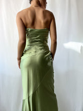 Load image into Gallery viewer, Stunning Y2K Strapless Chartreuse Satin Ruched Full Length Gown (S/M)