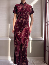 Load image into Gallery viewer, 1990’s Classic Maroon Velour Wildflower Print Cheongsam (M/L-XL)
