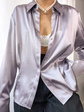 Load image into Gallery viewer, 1990&#39;s Vintage Lilac Charmeuse Silk Button Up Blouse (M-XL)
