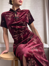 Load image into Gallery viewer, 1990’s Classic Maroon Velour Wildflower Print Cheongsam (M/L-XL)
