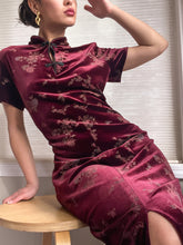 Load image into Gallery viewer, 1990’s Classic Maroon Velour Wildflower Print Cheongsam (M/L-XL)
