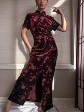 Load image into Gallery viewer, 1990’s Classic Maroon Velour Wildflower Print Cheongsam (M/L-XL)
