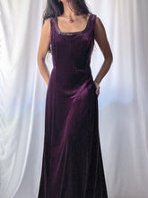 Load image into Gallery viewer, 90’s Velvet Eggplant Purple Maxi Gown (M-XL)
