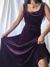 Load image into Gallery viewer, 90’s Velvet Eggplant Purple Maxi Gown (M-XL)
