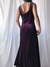 Load image into Gallery viewer, 90’s Velvet Eggplant Purple Maxi Gown (M-XL)
