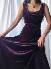 Load image into Gallery viewer, 90’s Velvet Eggplant Purple Maxi Gown (M-XL)
