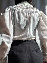 Load image into Gallery viewer, 1980’s Vintage Gunnie Sax Ivory Puff Sleeve Blouse (XS-M)
