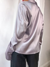 Load image into Gallery viewer, 1990&#39;s Vintage Lilac Charmeuse Silk Button Up Blouse (M-XL)
