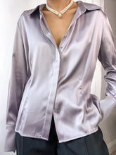 Load image into Gallery viewer, 1990&#39;s Vintage Lilac Charmeuse Silk Button Up Blouse (M-XL)
