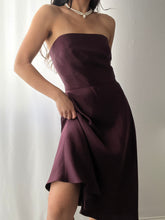 Load image into Gallery viewer, 100% Silk Mulberry Purple Strapless Summer Gown by Ann Taylor (M)
