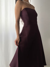 Load image into Gallery viewer, 100% Silk Mulberry Purple Strapless Summer Gown by Ann Taylor (M)
