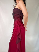 Load image into Gallery viewer, Vintage 1990’s Ombré Cherry Cola Glitter Gown Made in USA (M-L)
