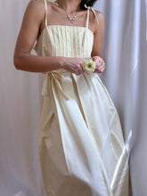 Load image into Gallery viewer, Vintage 1970’s Buttercream Pleated Prairie Dress (S-L)
