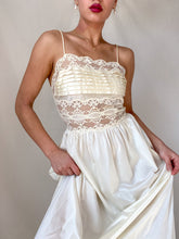 Load image into Gallery viewer, Heavenly 1970’s Vintage Lace Detailed Nightgown (XS-M)
