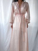 Load image into Gallery viewer, 1980&#39;s Vintage Fitted Duster with Lace Trim- Made in USA (XS-M)
