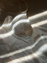 Load image into Gallery viewer, Vintage Cream Satin Lace Underwire Bra by Natori (34C, 36B, 32D)
