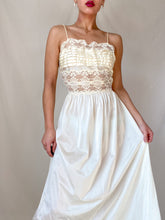 Load image into Gallery viewer, Heavenly 1970’s Vintage Lace Detailed Nightgown (XS-M)
