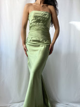 Load image into Gallery viewer, Stunning Y2K Strapless Chartreuse Satin Ruched Full Length Gown (S/M)
